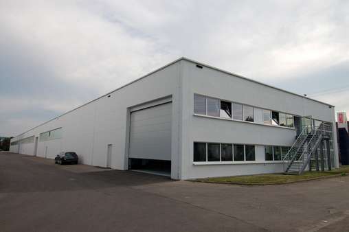 Außenansicht - Halle in 73240 Wendlingen mit 1721m² mieten