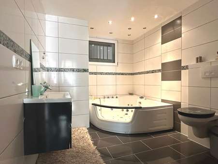Ausgebautes Badezimmer - Doppelhaushälfte in 73760 Ostfildern mit 108m² kaufen