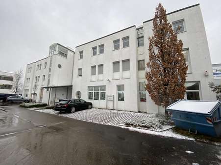 Bürogebäude mit Stellplätzen - Büro in 73230 Kirchheim mit 572m² mieten