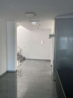 Eingang EG - Büro in 73760 Ostfildern mit 157m² günstig mieten