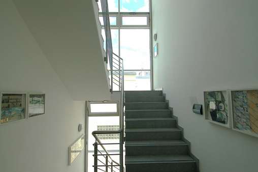 Treppenaufgang - Büro in 73760 Ostfildern mit 157m² günstig mieten
