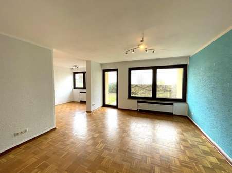Wohnzimmer - Etagenwohnung in 73776 Altbach mit 69m² kaufen