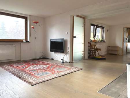 Wohnzimmer mit Gartenzugang - Einfamilienhaus in 73765 Neuhausen mit 206m² kaufen