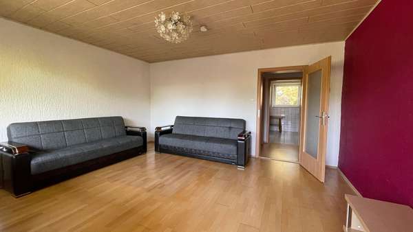 Wohnzimmer - Etagenwohnung in 73433 Aalen mit 68m² kaufen