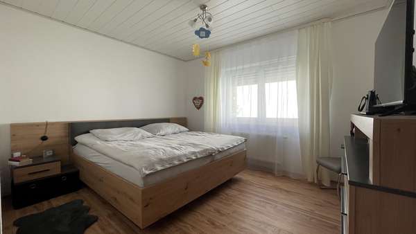 Schlafzimmer  Erdgeschoss - Einfamilienhaus in 73433 Aalen mit 190m² kaufen