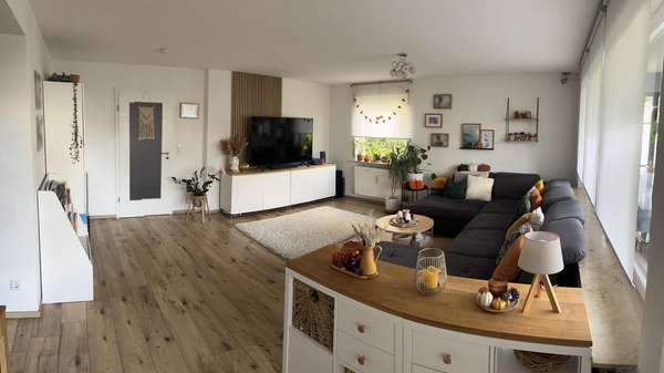 Wohnzimmer - Etagenwohnung in 73431 Aalen mit 98m² kaufen