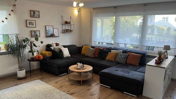 Wohnzimmer - Etagenwohnung in 73431 Aalen mit 98m² kaufen