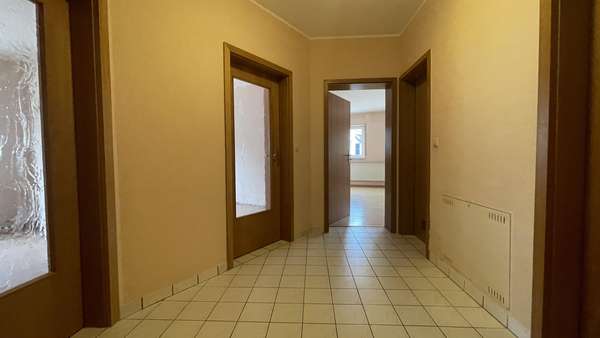 Flur - Etagenwohnung in 73430 Aalen mit 79m² kaufen