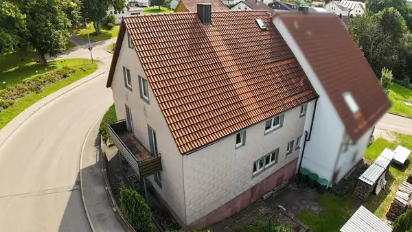 Großzügige Doppelhaushälfte sucht handwerklich begabte Familie!