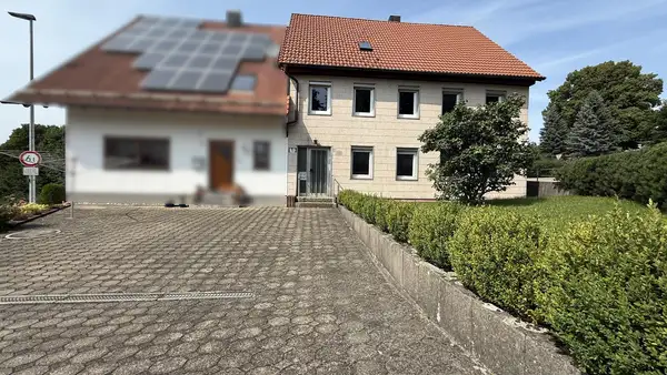 Großzügige Doppelhaushälfte sucht handwerklich begabte Familie!