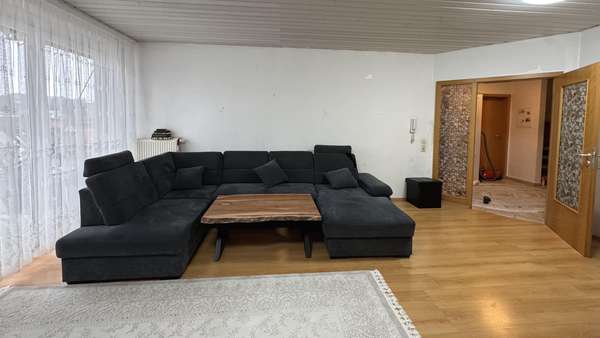 Wohnzimmer - Dachgeschosswohnung in 73441 Bopfingen mit 107m² kaufen