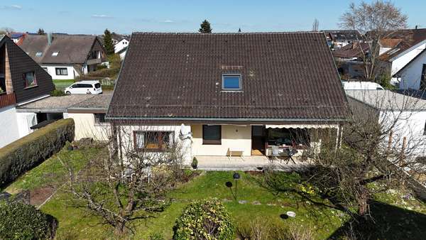 Außenansicht Außenansicht - Zweifamilienhaus in 73557 Mutlangen mit 195m² kaufen