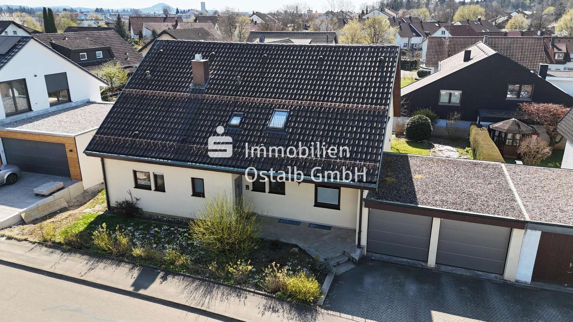 Außenansicht Außenansicht - Zweifamilienhaus in 73557 Mutlangen mit 195m² kaufen