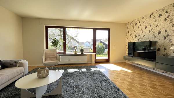 Wohnzimmer Erdgeschoss Wohnzimmer Erdgeschoss - Zweifamilienhaus in 73557 Mutlangen mit 195m² kaufen