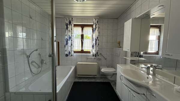 Badezimmer Erdgeschoss - Einfamilienhaus in 73467 Kirchheim mit 106m² kaufen