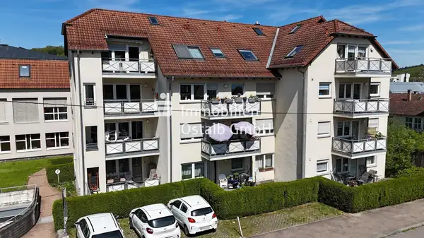 Zentrale Eigentumswohnung mit viel Potenzial und Tiefgaragenstellplatz!