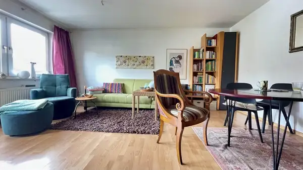 Zentrale Eigentumswohnung mit viel Potenzial und Tiefgaragenstellplatz!