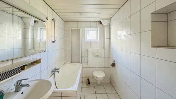 Badezimmer Einliegerwohnung - Einfamilienhaus in 73527 Schwäbisch Gmünd mit 270m² kaufen
