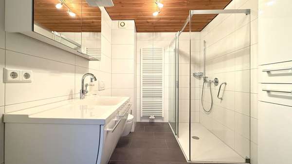 Badezimmer Erdgeschoss - Zweifamilienhaus in 73527 Täferrot mit 158m² kaufen