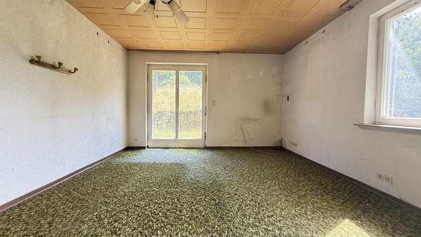 Zimmer Erdgeschoss - Zweifamilienhaus in 73525 Schwäbisch Gmünd mit 211m² kaufen