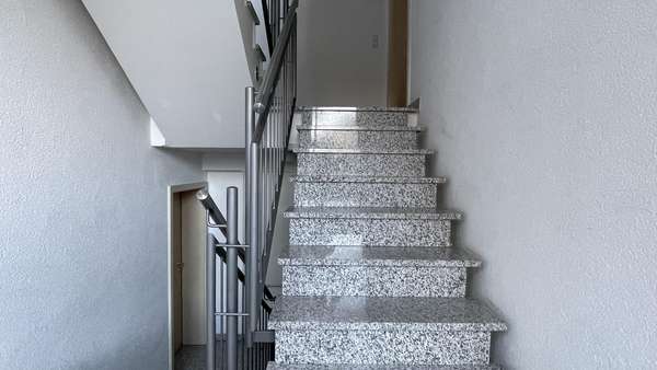 Treppenhaus - Etagenwohnung in 73453 Abtsgmünd mit 82m² kaufen