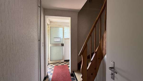 Treppenhaus Erdgeschoss Treppenhaus Erdgeschoss - Einfamilienhaus in 73432 Aalen mit 119m² kaufen