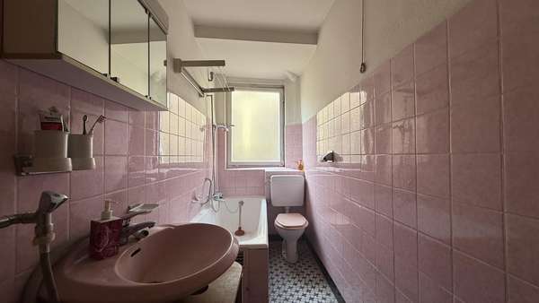 Badezimmer Obergeschoss - Mehrfamilienhaus in 73525 Schwäbisch Gmünd mit 166m² kaufen