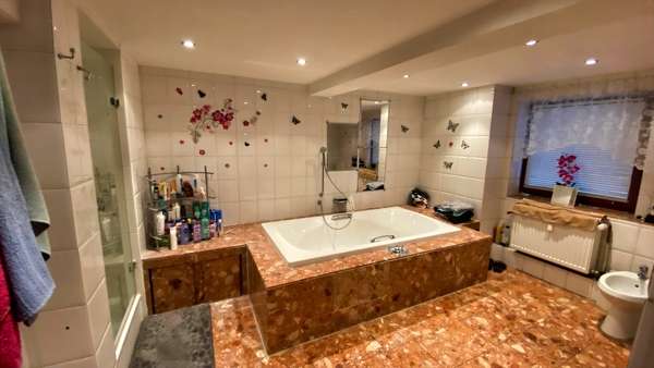 Bad 1. OG - Etagenwohnung in 74930 Ittlingen mit 250m² kaufen