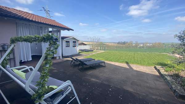 Terrasse - Zweifamilienhaus in 75031 Eppingen mit 241m² kaufen