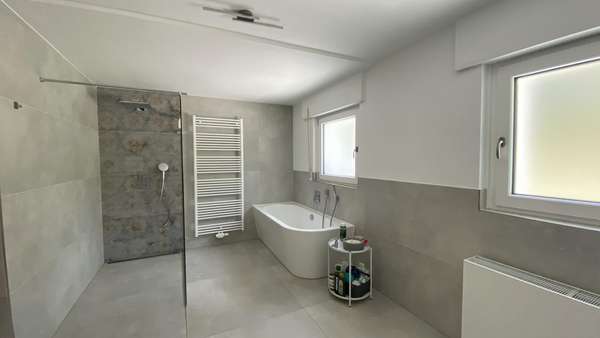 Moderne Badelandschaft ... - Villa in 74861 Neudenau mit 292m² kaufen