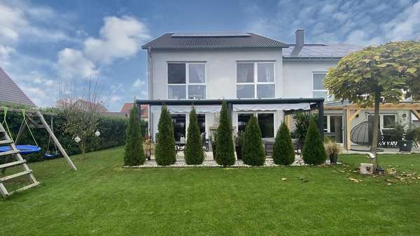 Gartenansicht - Doppelhaushälfte in 74252 Massenbachhausen mit 157m² kaufen