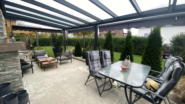 Terrasse mit Überdachung - Doppelhaushälfte in 74252 Massenbachhausen mit 157m² kaufen