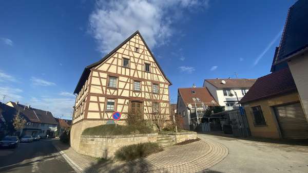 Blick zum Hauseingang - Einfamilienhaus in 74374 Zaberfeld mit 177m² kaufen