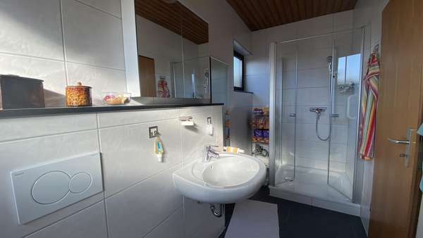 Bad EG / Teilansicht Bad EG / Teilansicht - Bungalow in 74219 Möckmühl mit 149m² kaufen