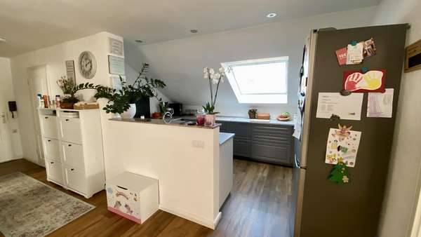 Offene Küche - Dachgeschosswohnung in 74172 Neckarsulm mit 76m² kaufen