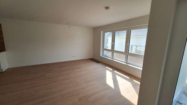 Wohnzimmer - Erdgeschosswohnung in 74243 Langenbrettach mit 84m² kaufen