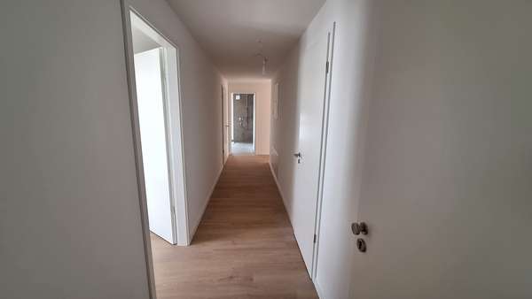 Flur - Dachgeschosswohnung in 74243 Langenbrettach mit 81m² kaufen