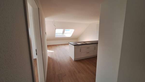 Flur zur Küche - Dachgeschosswohnung in 74243 Langenbrettach mit 81m² kaufen