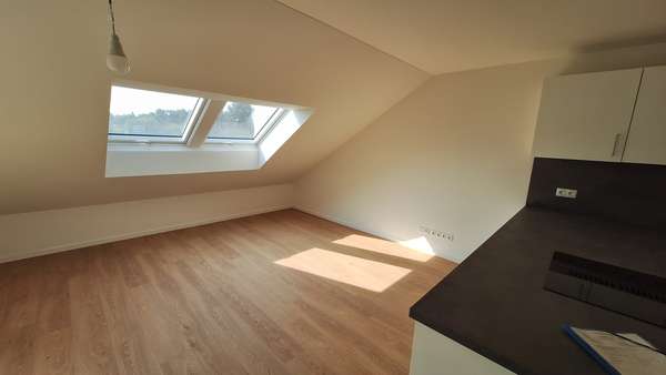 Wohnzimmer - Dachgeschosswohnung in 74243 Langenbrettach mit 81m² kaufen