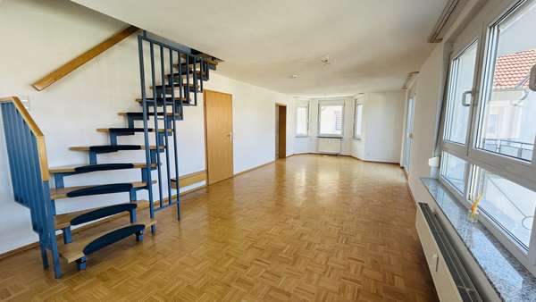 Wohn- und Esszimmer - Maisonette-Wohnung in 74211 Leingarten mit 102m² kaufen