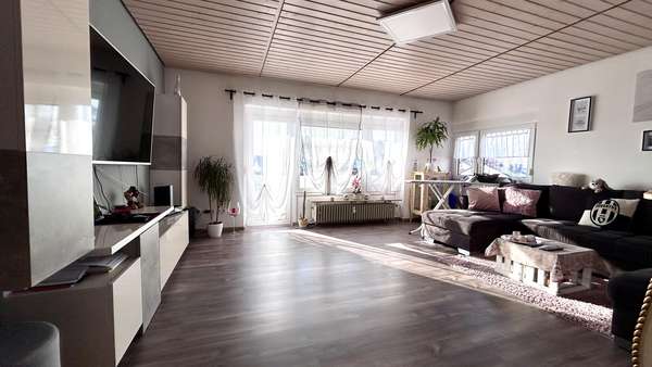 Wohnzimmer - Etagenwohnung in 74078 Heilbronn mit 98m² kaufen
