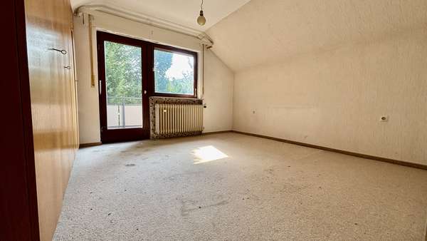 Zimmer im Dachgeschoss Zimmer im Dachgeschoss - Reiheneckhaus in 74080 Heilbronn mit 101m² kaufen