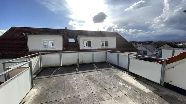 Dachterrasse Dachterrasse - Dachgeschosswohnung in 74182 Obersulm mit 91m² kaufen