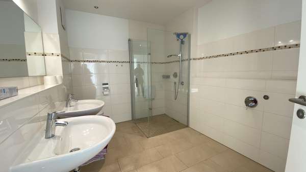 Bad Bad - Dachgeschosswohnung in 74182 Obersulm mit 91m² kaufen