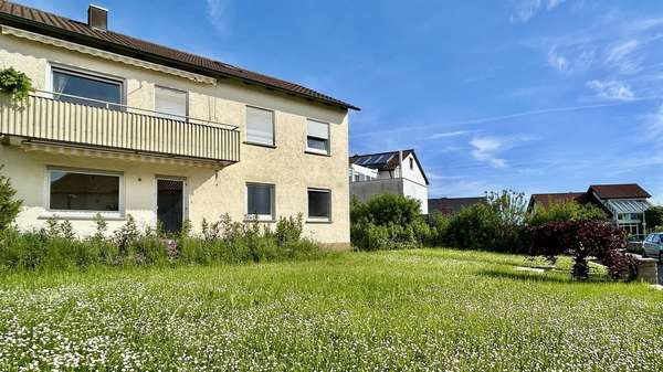 Vorgarten - Zweifamilienhaus in 74229 Oedheim mit 130m² kaufen