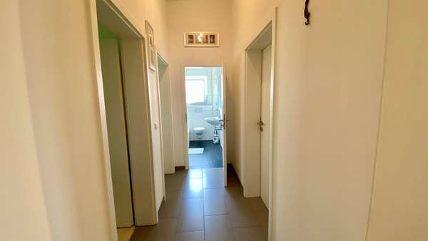 Flur - Dachgeschosswohnung in 74257 Untereisesheim mit 102m² kaufen