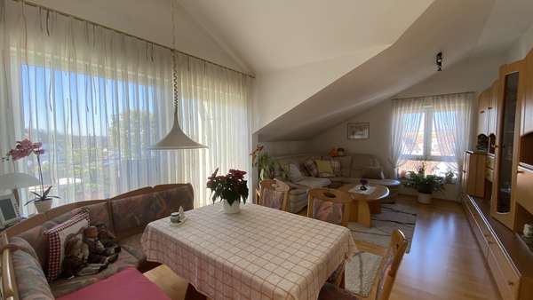 Wohn-/Essbereich mit herrlicher Aussicht - Dachgeschosswohnung in 74229 Oedheim mit 72m² kaufen