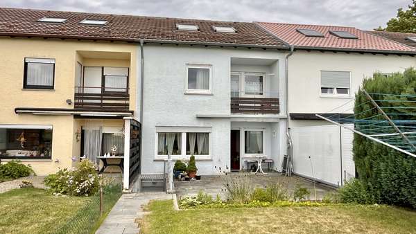 Außenansicht Außenansicht - Reihenmittelhaus in 74080 Heilbronn mit 114m² kaufen