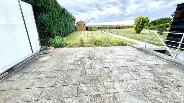 Terrasse mit Garten Terrasse mit Garten - Reihenmittelhaus in 74080 Heilbronn mit 114m² kaufen