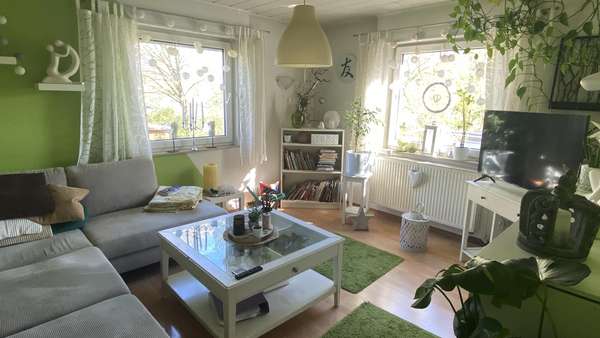 Wohnzimmer - Etagenwohnung in 75050 Gemmingen mit 61m² kaufen